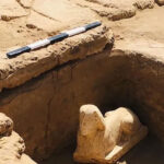 Arqueólogos encontram estátua e santuário em forma de esfinge no Egito | Mundo & História