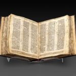 Bíblia hebraica mais antiga do mundo é vendida por valor recorde em leilão | Mundo & História