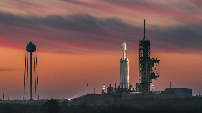SpaceX se prepara para lançar nave secreta | Mundo & História