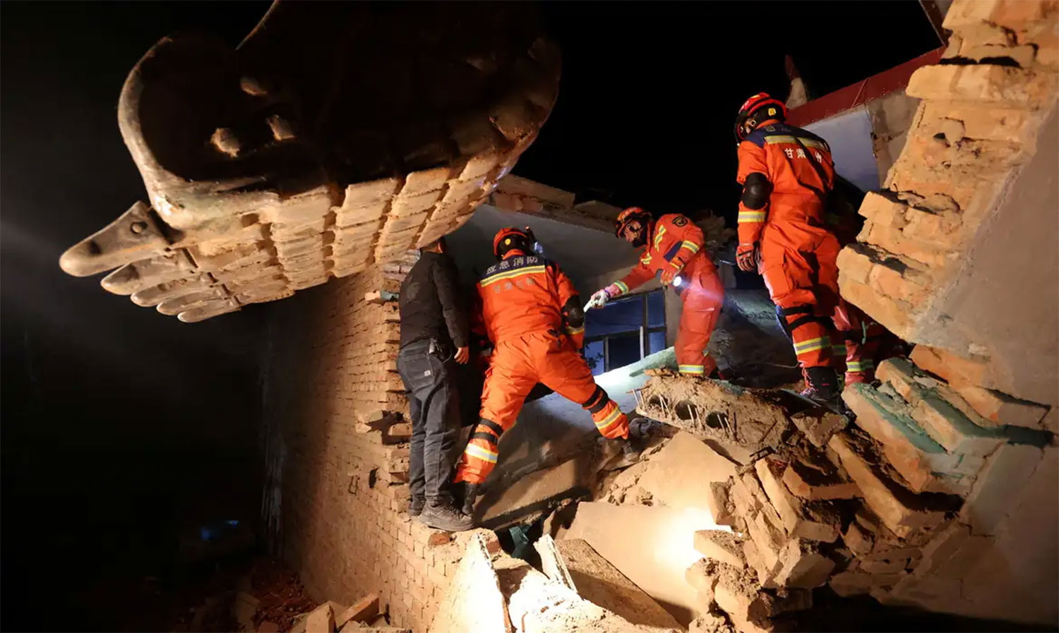 Terremoto na China mata pelo menos 126 pessoas | Mundo & História