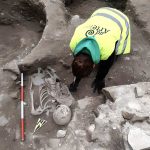Escavações na Itália revelam esqueletos milenares abraçados | Mundo & História
