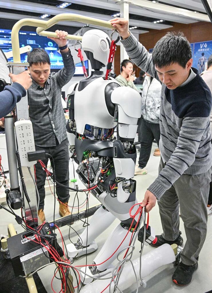 Robôs humanoides chineses são apresentados em Pequim | Mundo & História