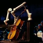 Orquestra na Suécia apresenta o primeiro robô violoncelista do mundo | Mundo & História