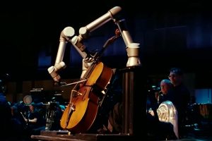 Orquestra na Suécia apresenta o primeiro robô violoncelista do mundo | Mundo & História