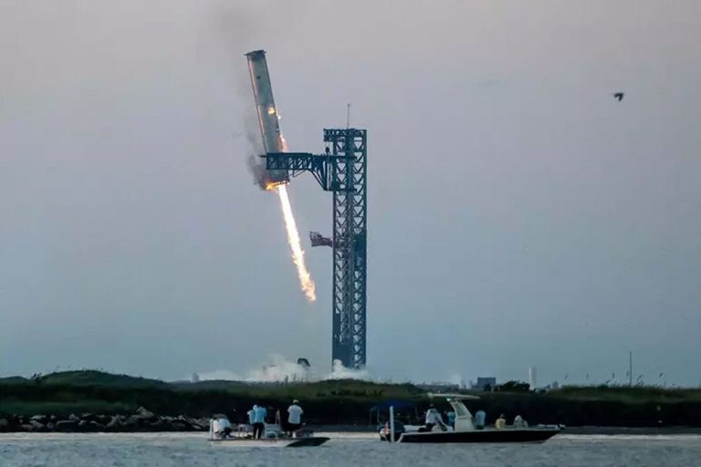 SpaceX realiza manobra inédita com foguete Starship em teste de voo | Mundo & História