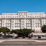 Copacabana Palace realiza leilão de móveis históricos antes de reforma