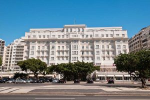 Copacabana Palace realiza leilão de móveis históricos antes de reforma